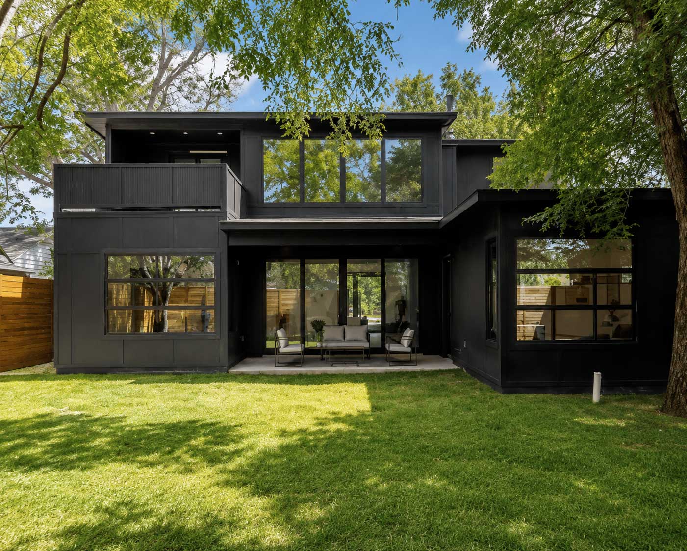 Modern home with Vault thermobreak windows
